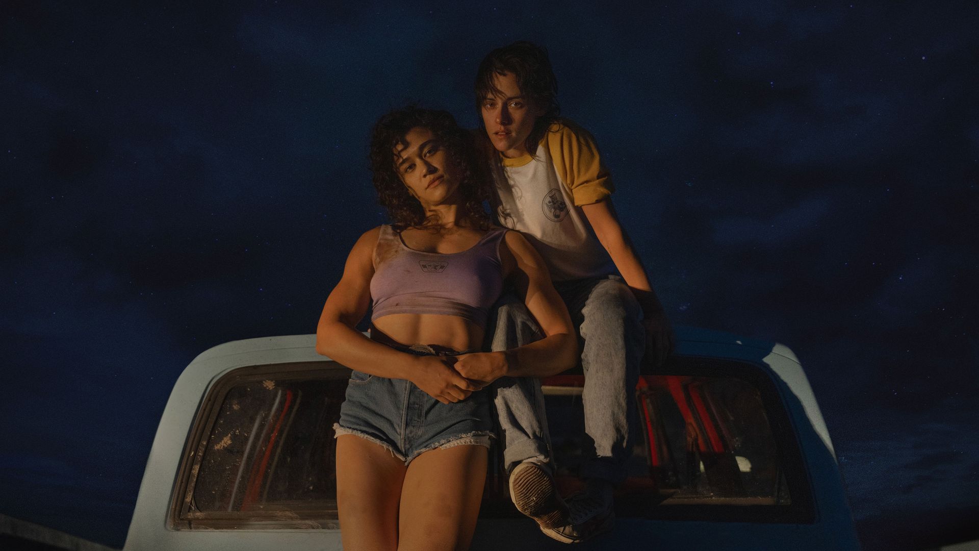 Love Lies Bleeding - bild på huvudpersonerna