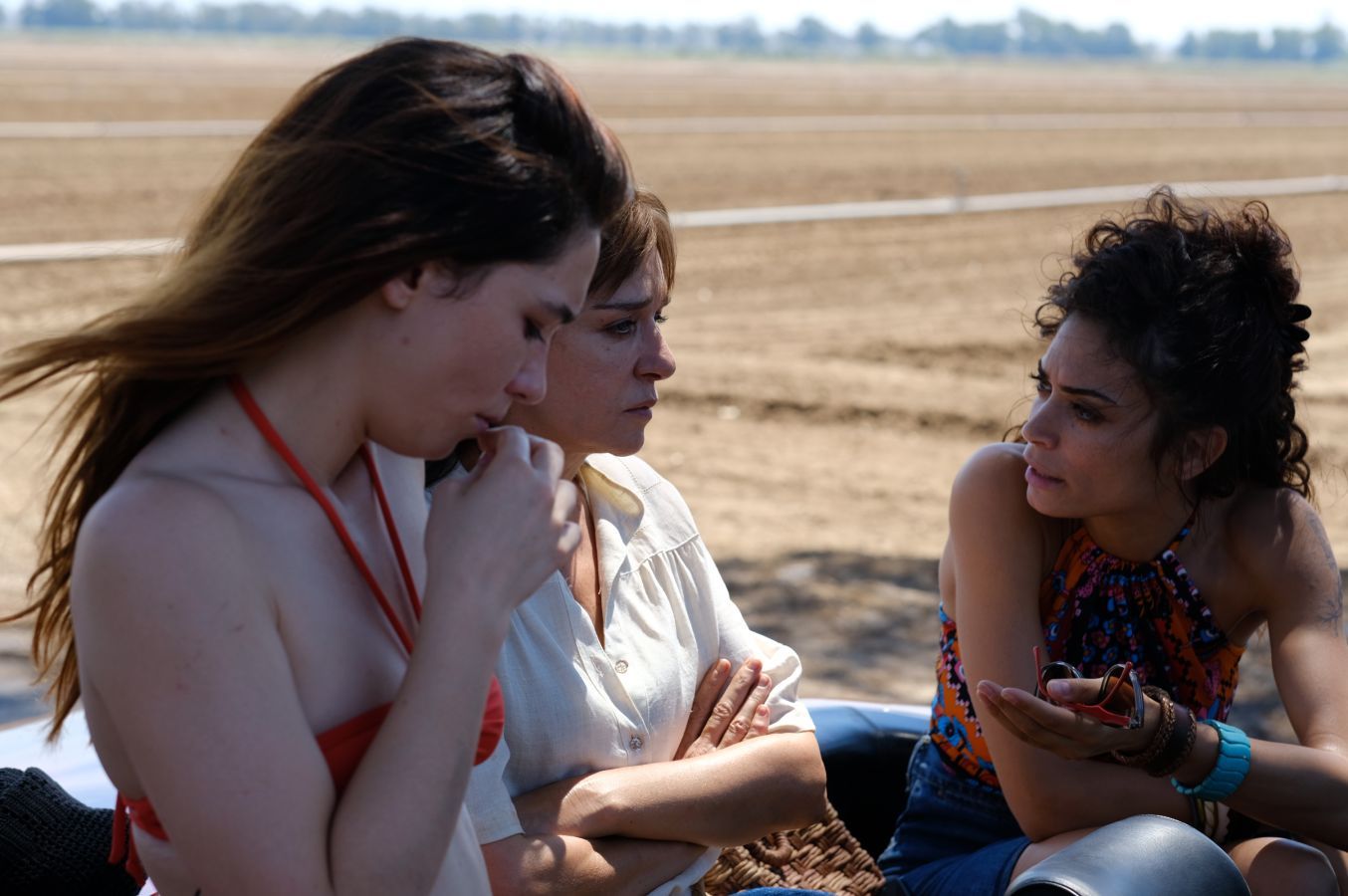 Fuori - tre unga kvinnor